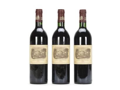 3 bottles CHÂTEAU LAFITE ROTHSCHILD (1 B.G.)

GCC1...
