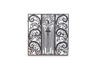 TRAVAIL VERS 1925 

Grille?Fer forgé 72 x...