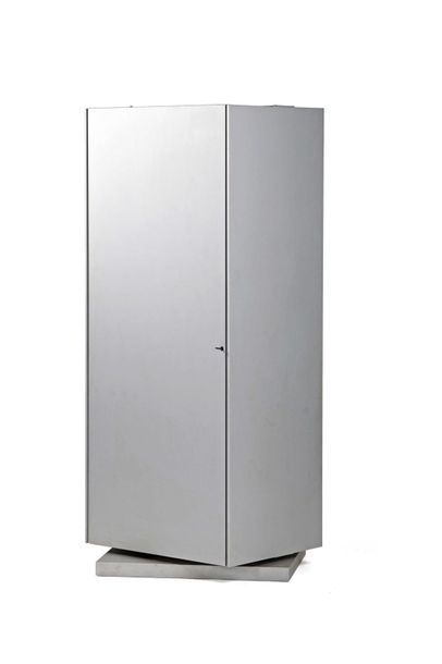 Jean NOUVEL (1945) 

Armoire dite Less Acier?191...