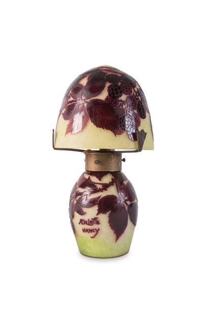 André DELATTE (1887-1953) 

Lampe?Verre gravé...