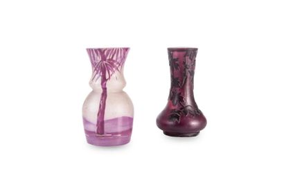 TRAVAIL VERS 1900 

Lot de deux vases miniatures?Un...