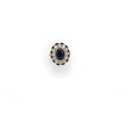 Platinum ring (950/1000) centered with an...