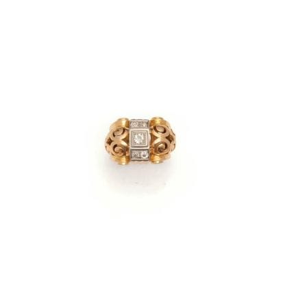 Important Tank ring in 18K yellow gold (750/1000)...