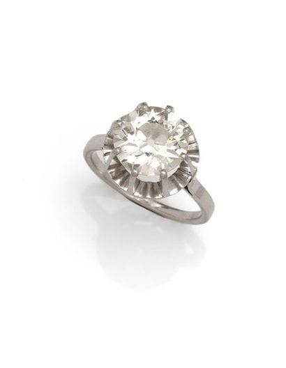 Solitaire in 18K white gold (750/1000) and...