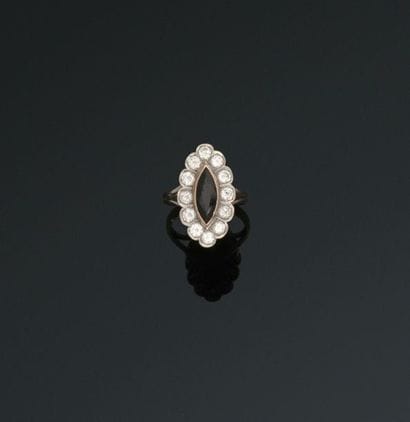 Marquise ring in 18K (750/1000) white gold...