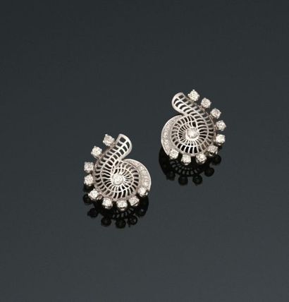 Pair of ear clips in 18K (750/1000) white...