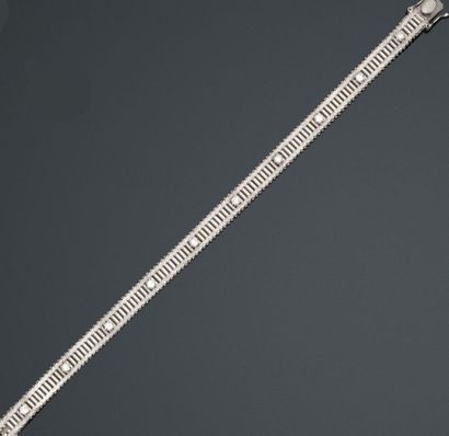 Supple bracelet in 18K (750/1000) white gold...