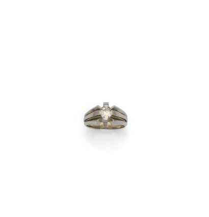 18K (750/1000) white gold and platinum (850/1000)...