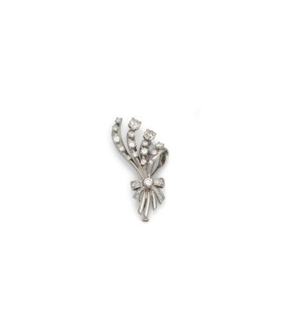 Sheaf brooch in 18K (750/1000) white gold,...