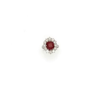 18K (750/1000) white gold daisy ring set...