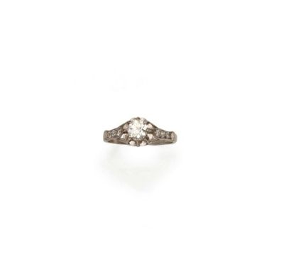 Platinum solitaire (850/1000) set with one...