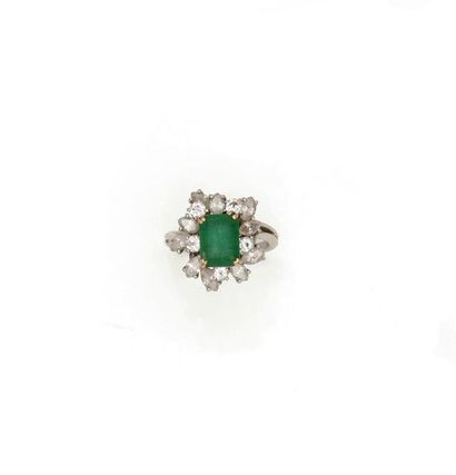 18K (750/1000) two-tone gold ring centered...