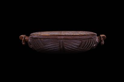 Maori waka huia box, New Zealand 

Hardwood...
