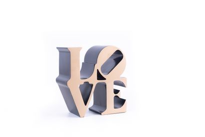 Robert INDIANA (1928-2018)

LOVE (Black Gold)

Résine

Edition...