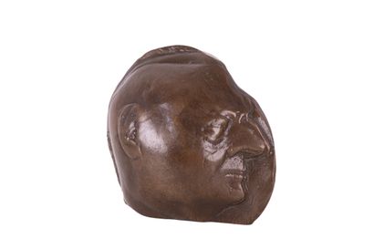 CÉSAR (1921-1998)

Portrait de profil

Bronze

Signé...