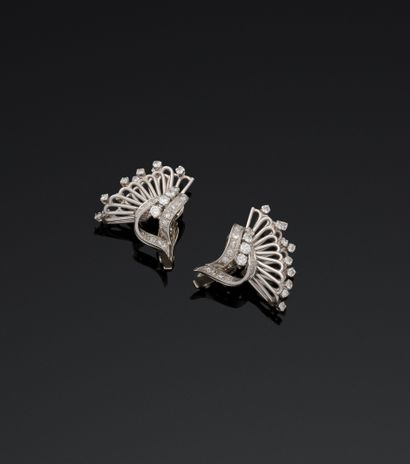 Paire de clips d'oreilles en or gris 18K...