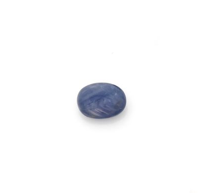 Saphir non chauffé en cabochon sous scellé...