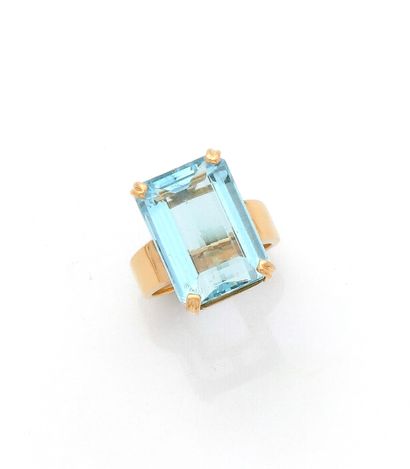 Bague cocktail en or jaune 18K (750/1000)...
