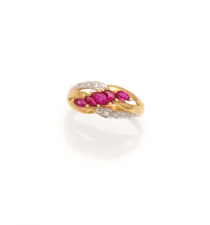 Bague en or jaune 18K (750/1000) en forme...