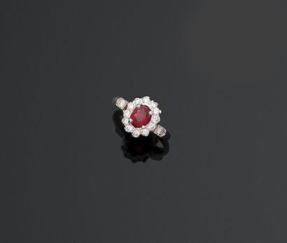 Bague pompadour en or gris 18K (750/1000)...
