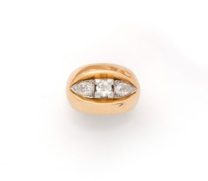 Bague en or jaune 18K (750/1000) et platine...