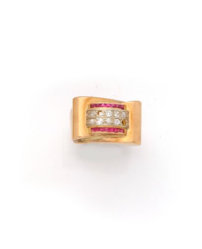 Bague tank en or jaune 18K (750/1000) ornée...