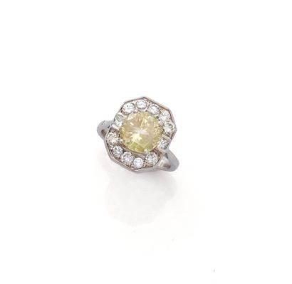 Bague or gris 18K (750/1000) de forme rectangulaire...