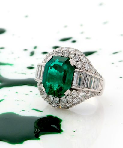 Importante bague en or gris 18K (750/1000)...