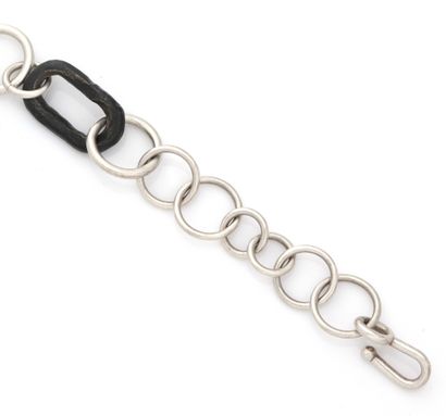 Jean GRISONI

Bracelet gourmette en argent...