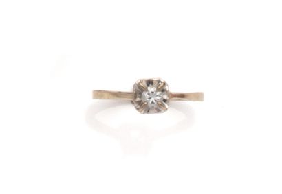 Solitaire en or gris 18K (750/1000) orné...