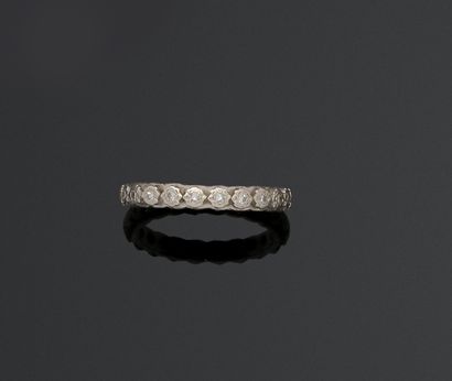 Alliance américaine en or gris 18K (750/1000)...