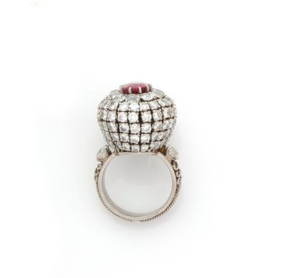 Bague cocktail en platine (850/1000) ornée...