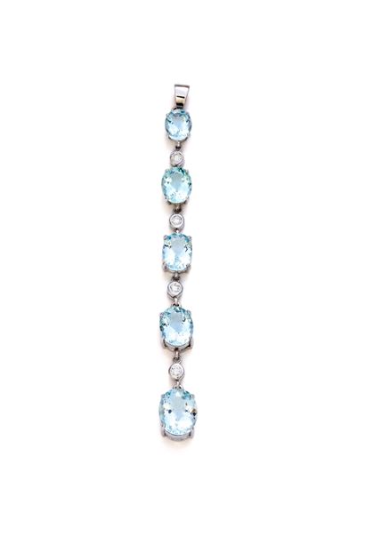 Pendentif en or gris 18K (750/1000), serti...