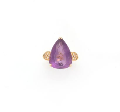 Bague en or jaune 18K (750/1000) ornée d'une...
