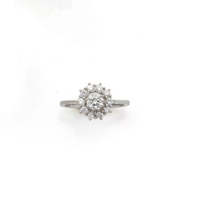 Bague en or gris 18K (750/1000) ornée d’un...