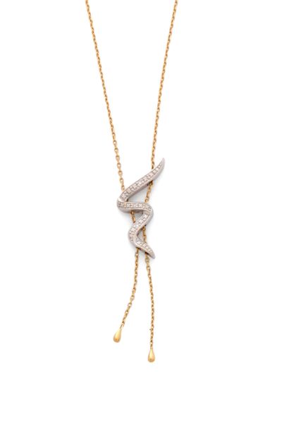 Collier en or deux tons 18K (750/1000) dont...