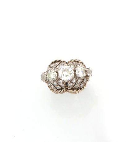 Bague en or gris 18K (750/1000) et platine...