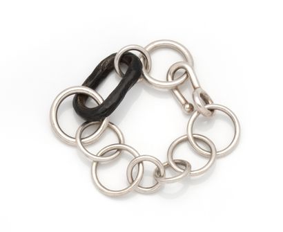 Jean GRISONI

Bracelet gourmette en argent...