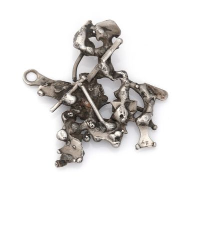 Albert Feraud

Important pendentif en métal...