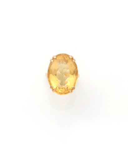 Bague en or jaune 18K (750/1000) ornée d'une...