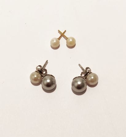 Lot de deux paires de boucles d'oreilles...