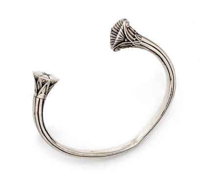ARTHUS BERTRAND Paris

Bracelet jonc représentant...