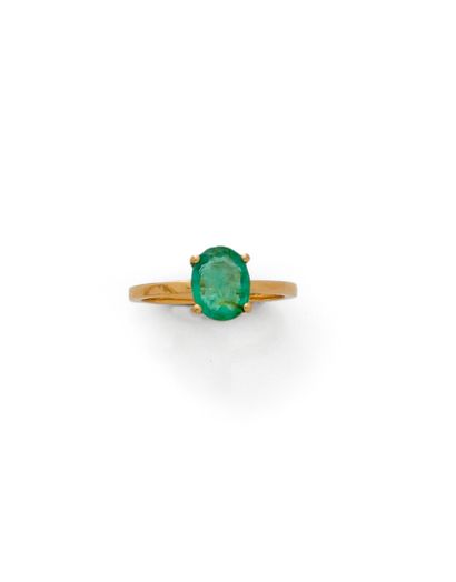 Bague en or jaune 18K (750/1000) ornée d'une...
