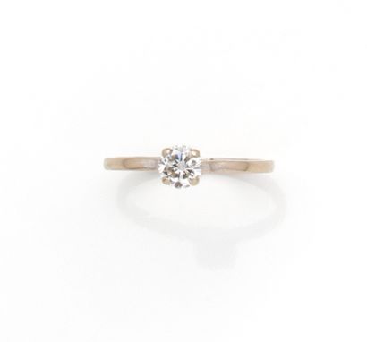 Solitaire en or gris 18K (750/1000) serti...