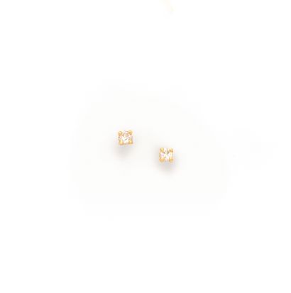 Paire de puces d'oreilles en or jaune 18K...