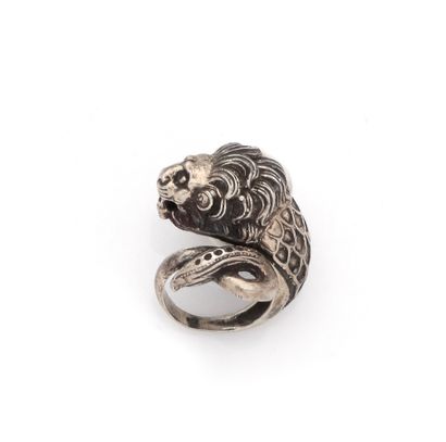 Bague en argent (800/1000) représentant un...