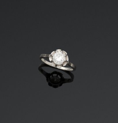 Solitaire en or gris 18K (750/1000) et platine...