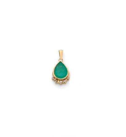 Pendentif en or jaune 18K (750/1000) orné...