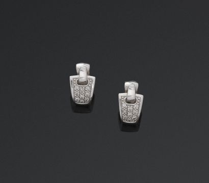 Guy Laroche

Paire de boucles d’oreilles...