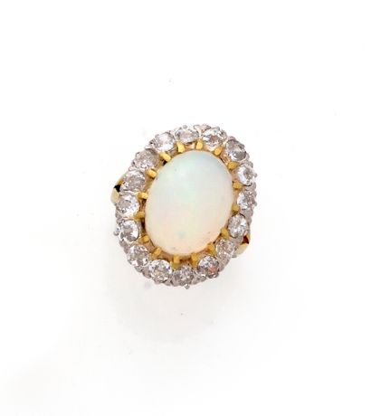 Bague en or deux tons 18K (750/1000) centrée...